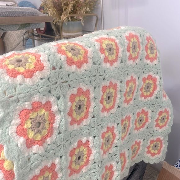 Vintage Granny Square Hand Crocheted Afghan Throw Blanket Approx. 30”x56.75” - Picture 7 of 9